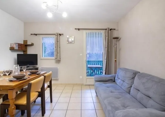 Chalet Triplex Pour 7 Pers. Avec Terrasse, Parking, Proche Telecabine Et Commerces - Fr-1-401-178